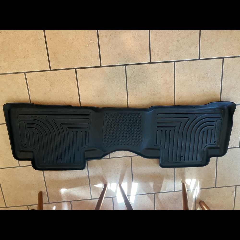 Like New 2011 Honda Pilot Husky 2nd row floor MATT